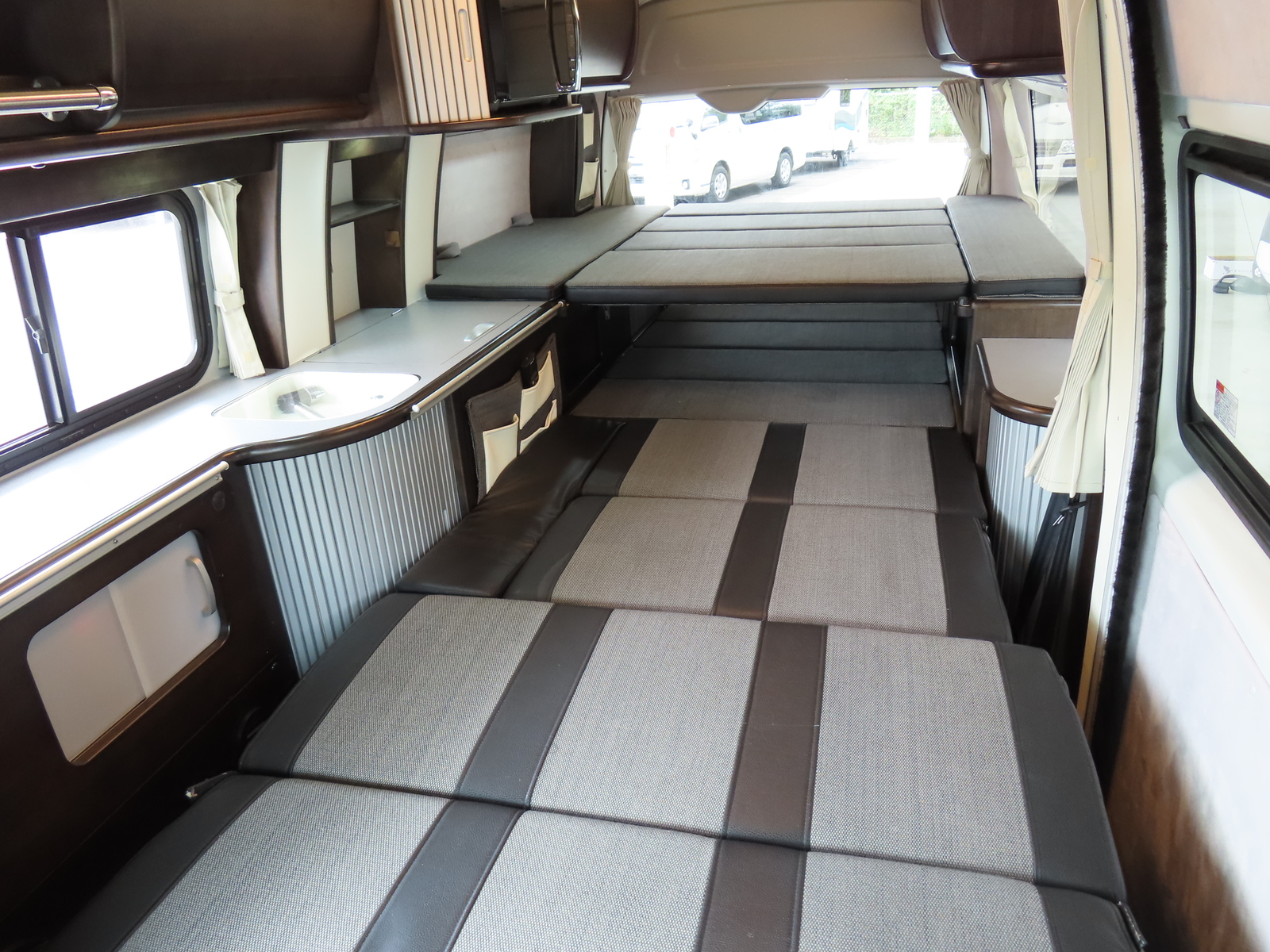 キャンピングカー バンコン ﾊｲｴｰｽ ﾎﾜｲﾄﾊｳｽ ｺﾝﾊﾟｽﾄﾞﾙｸ