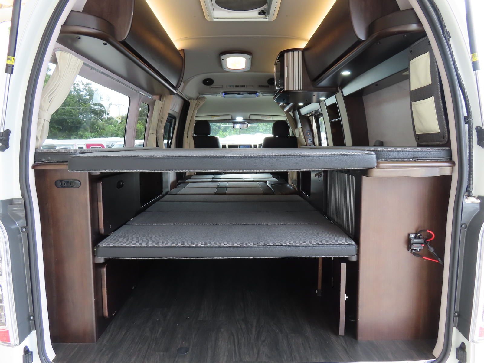 キャンピングカー バンコン ﾊｲｴｰｽ ﾎﾜｲﾄﾊｳｽ ｺﾝﾊﾟｽﾄﾞﾙｸ