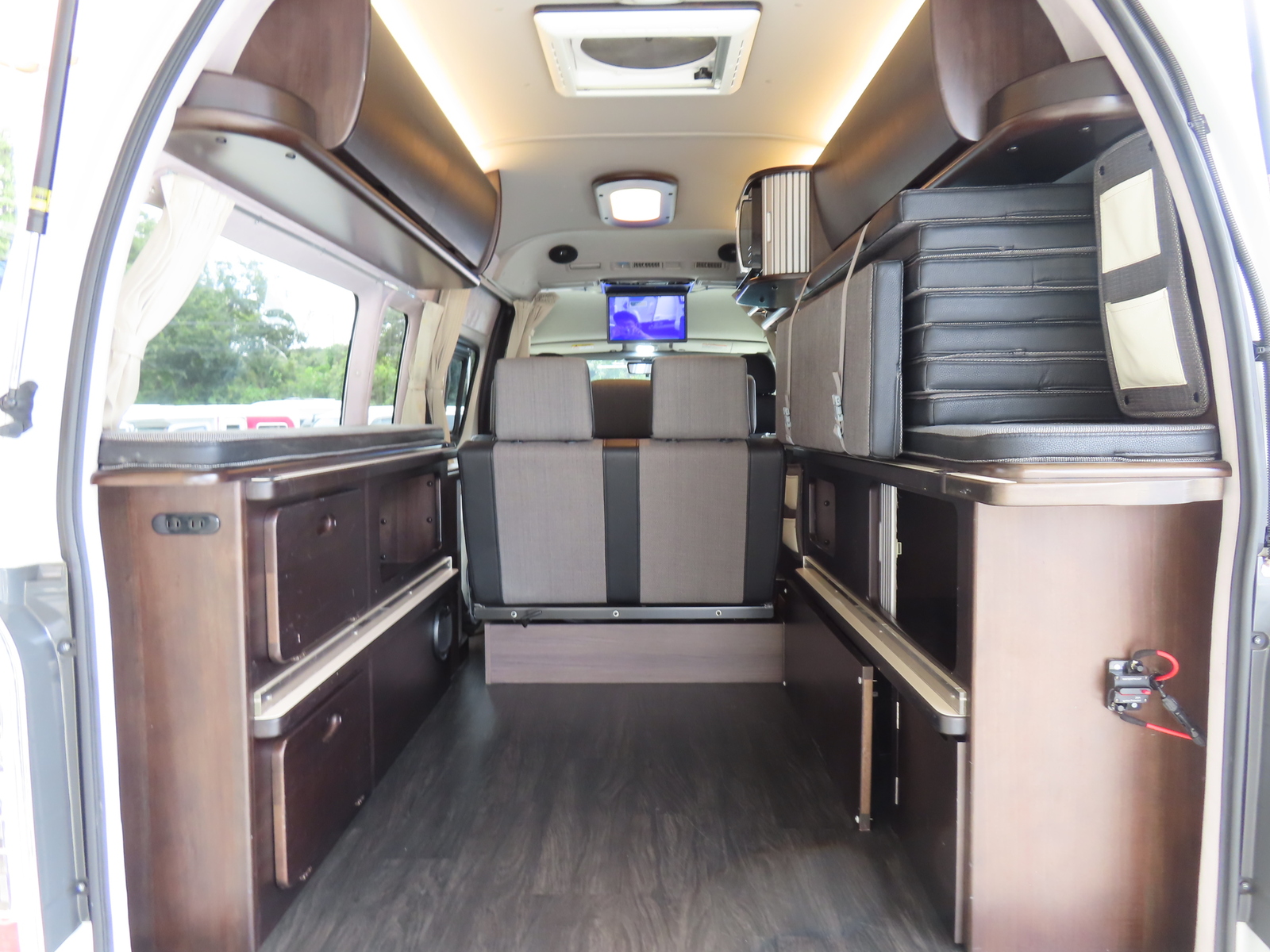 キャンピングカー バンコン ﾊｲｴｰｽ ﾎﾜｲﾄﾊｳｽ ｺﾝﾊﾟｽﾄﾞﾙｸ