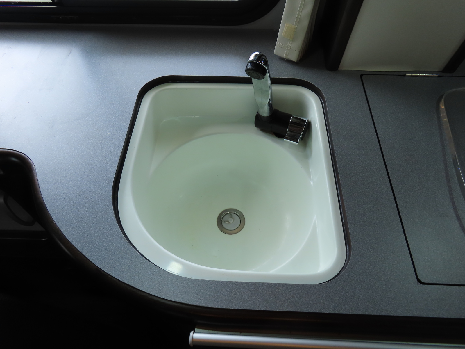 キャンピングカー バンコン ﾊｲｴｰｽ ﾎﾜｲﾄﾊｳｽ ｺﾝﾊﾟｽﾄﾞﾙｸ