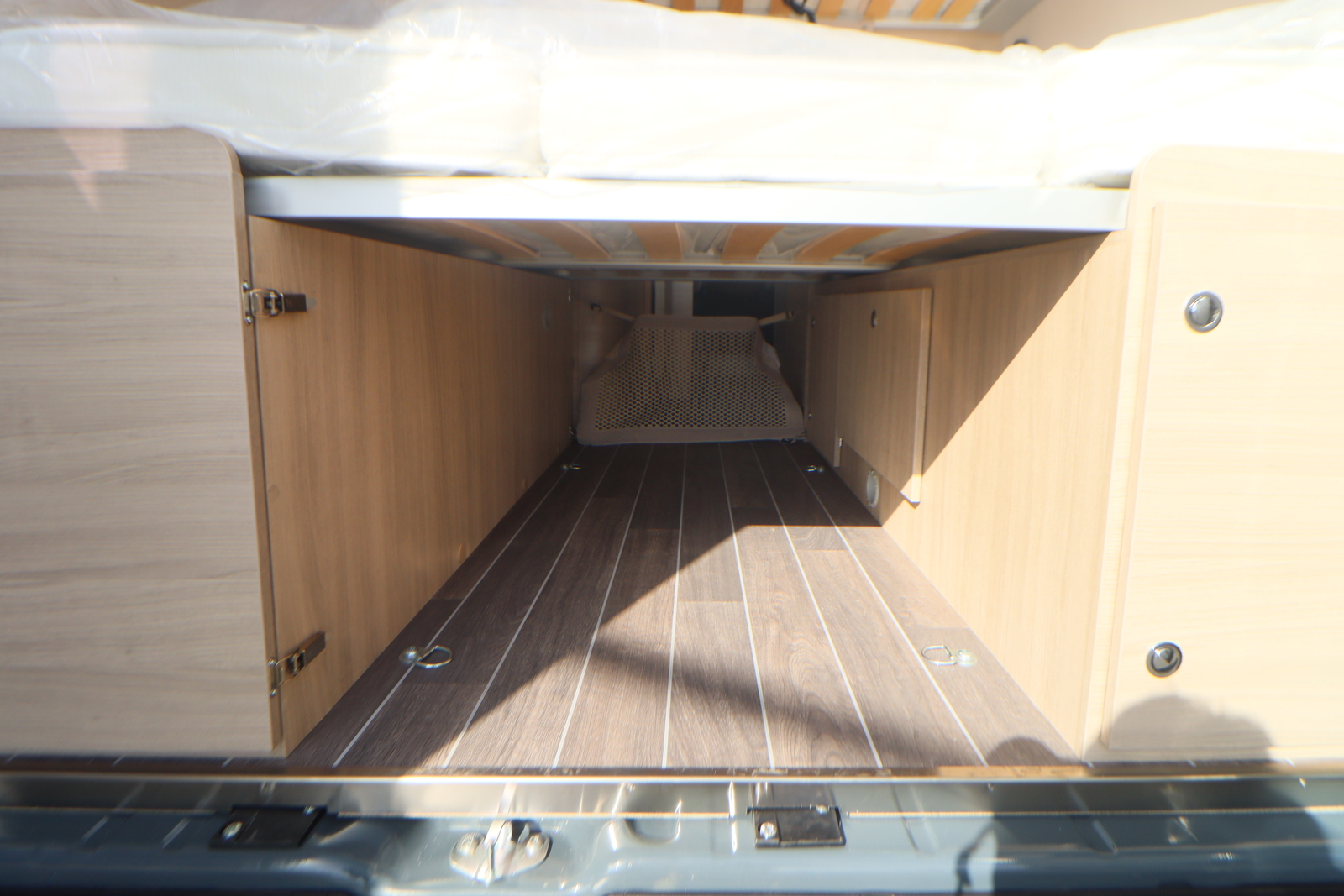 キャンピングカー バンコン ﾃﾞｭｶﾄ ﾛｰﾗｰﾁｰﾑ ﾘﾋﾞﾝｸﾞｽﾄｰﾝ5 新車