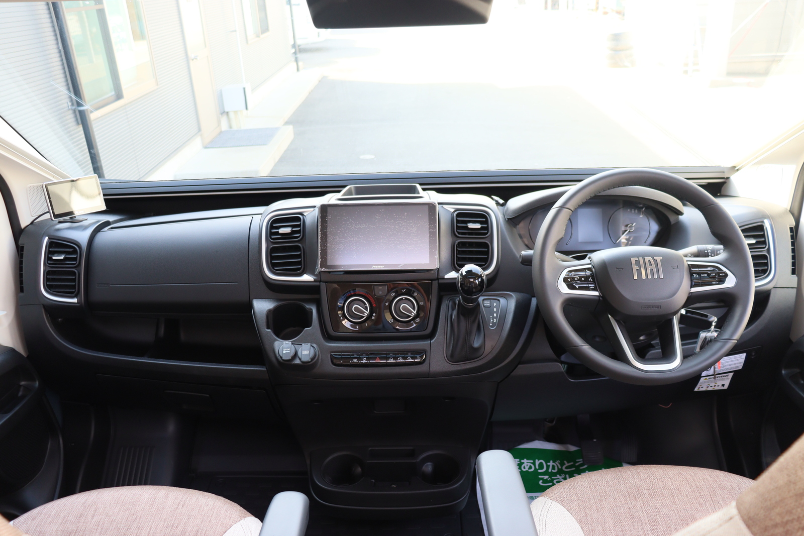 キャンピングカー バンコン ﾃﾞｭｶﾄ ﾛｰﾗｰﾁｰﾑ ﾘﾋﾞﾝｸﾞｽﾄｰﾝ5 新車