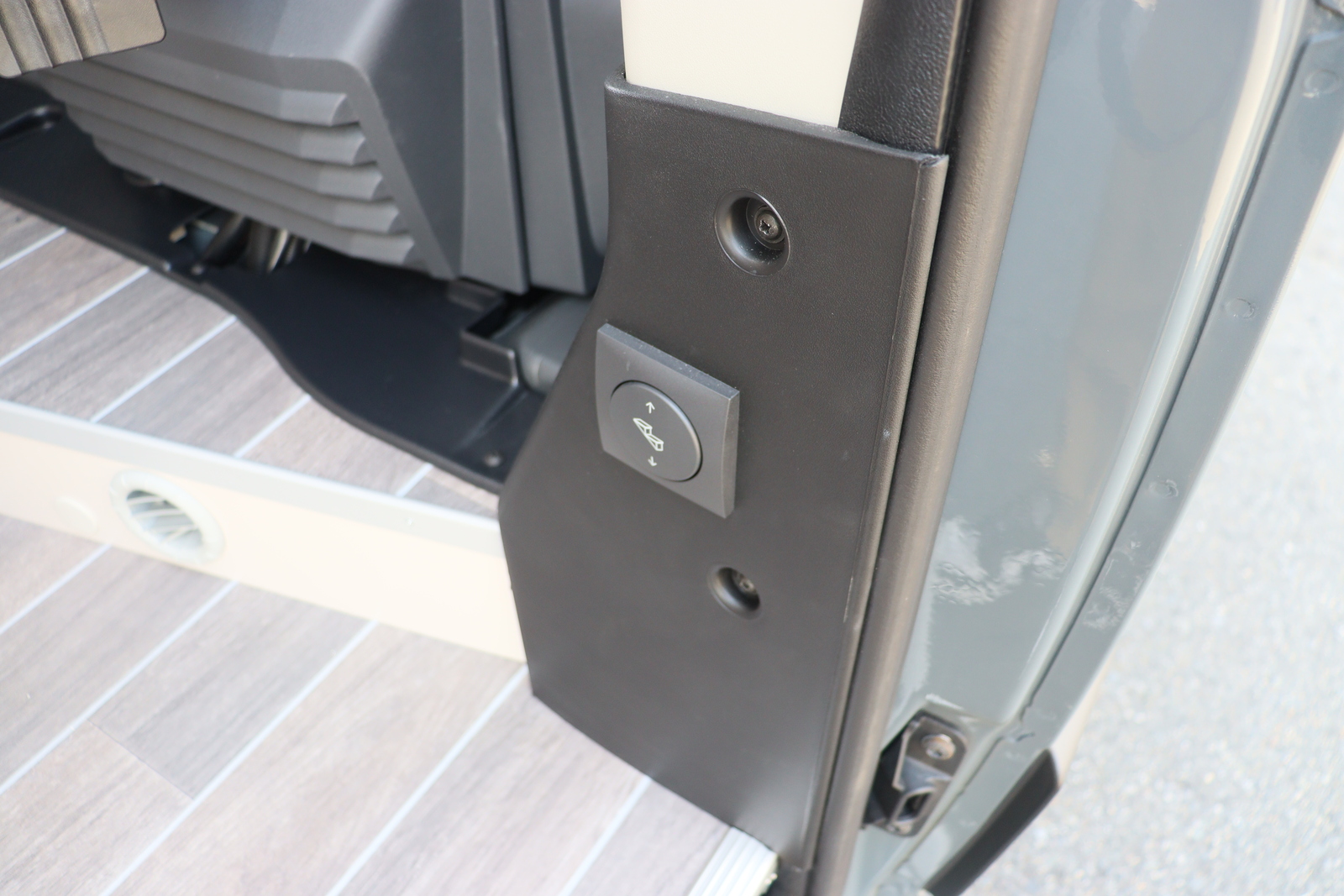 キャンピングカー バンコン ﾃﾞｭｶﾄ ﾛｰﾗｰﾁｰﾑ ﾘﾋﾞﾝｸﾞｽﾄｰﾝ5 新車