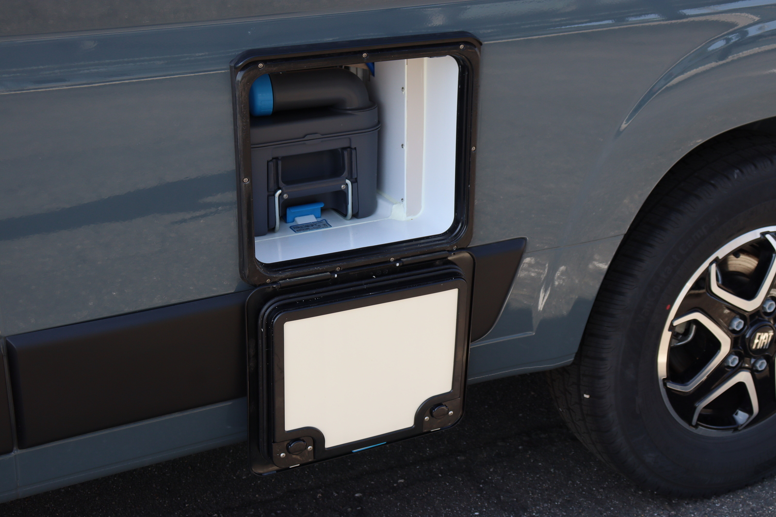 キャンピングカー バンコン ﾃﾞｭｶﾄ ﾛｰﾗｰﾁｰﾑ ﾘﾋﾞﾝｸﾞｽﾄｰﾝ5 新車