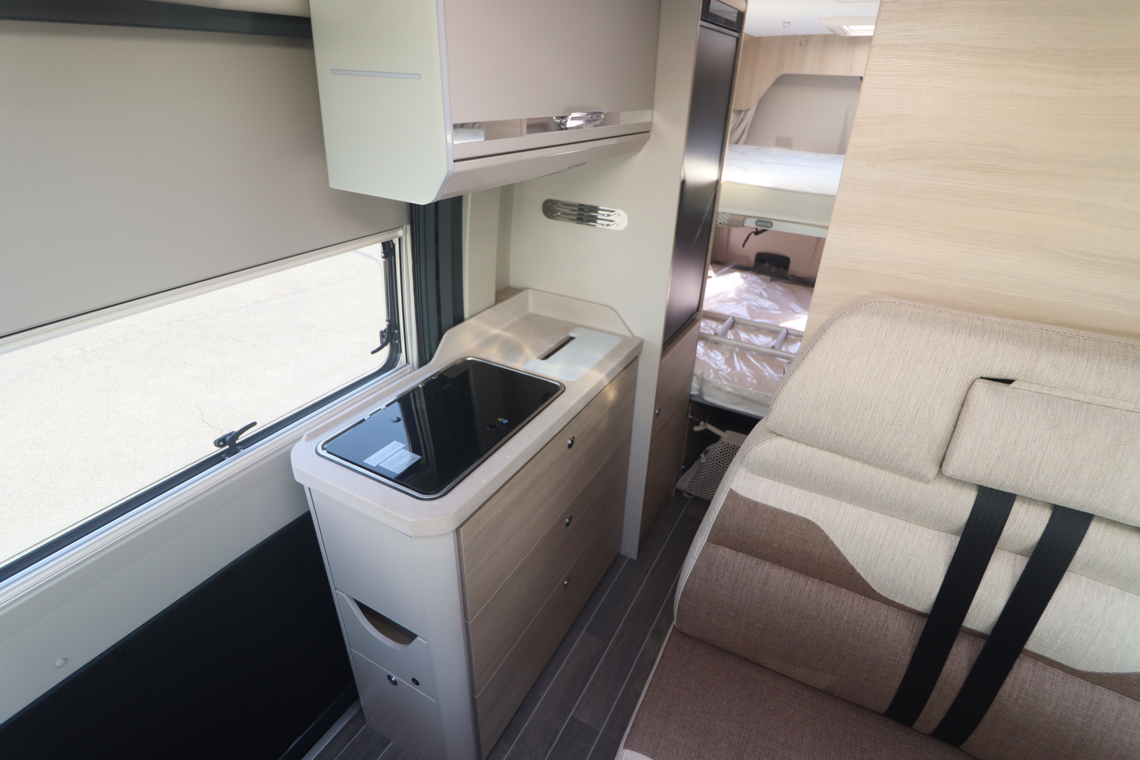 キャンピングカー バンコン ﾃﾞｭｶﾄ ﾛｰﾗｰﾁｰﾑ ﾘﾋﾞﾝｸﾞｽﾄｰﾝ5 新車