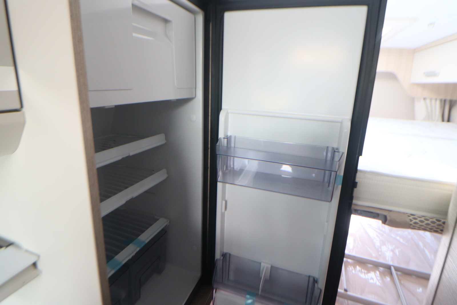 キャンピングカー バンコン ﾃﾞｭｶﾄ ﾛｰﾗｰﾁｰﾑ ﾘﾋﾞﾝｸﾞｽﾄｰﾝ5 新車