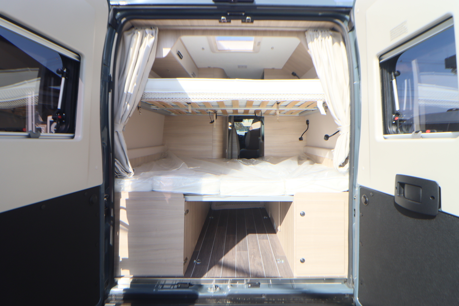 キャンピングカー バンコン ﾃﾞｭｶﾄ ﾛｰﾗｰﾁｰﾑ ﾘﾋﾞﾝｸﾞｽﾄｰﾝ5 新車