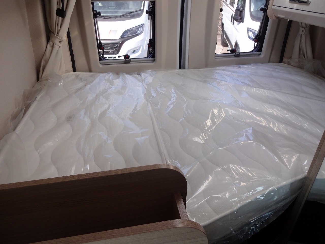キャンピングカー バンコン ﾃﾞｭｶﾄ　ﾛｰﾗｰﾁｰﾑ　ﾘﾋﾞﾝｸﾞｽﾄｰﾝK2　新車