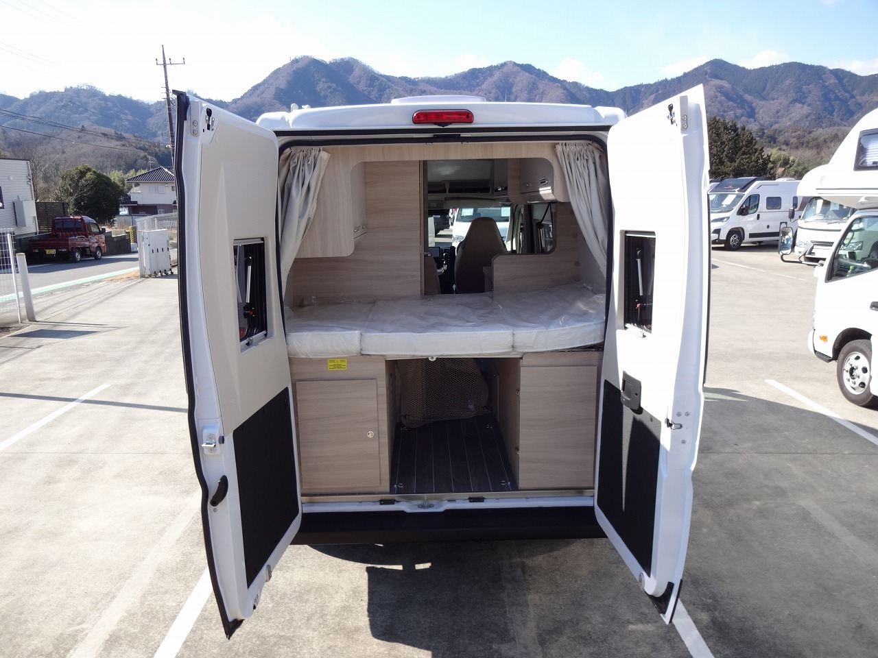 キャンピングカー バンコン ﾃﾞｭｶﾄ　ﾛｰﾗｰﾁｰﾑ　ﾘﾋﾞﾝｸﾞｽﾄｰﾝK2　新車