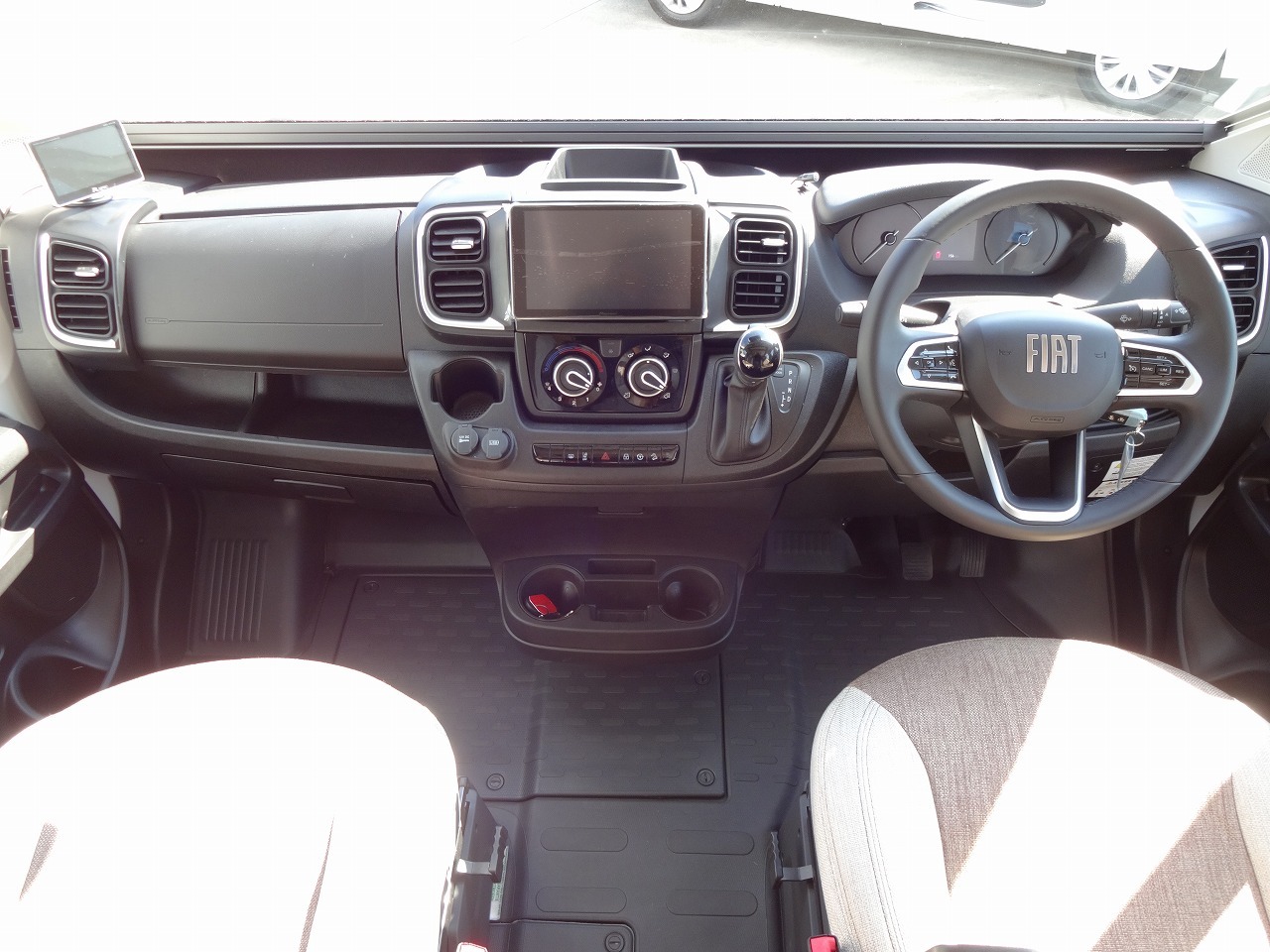 キャンピングカー バンコン ﾃﾞｭｶﾄ　ﾛｰﾗｰﾁｰﾑ　ﾘﾋﾞﾝｸﾞｽﾄｰﾝK2　新車