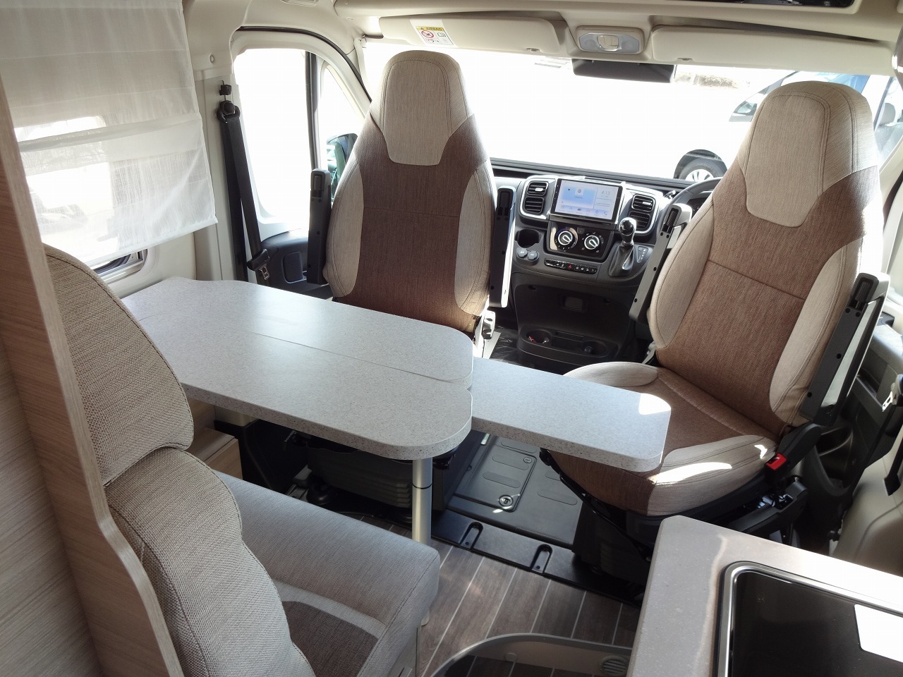 キャンピングカー バンコン ﾃﾞｭｶﾄ　ﾛｰﾗｰﾁｰﾑ　ﾘﾋﾞﾝｸﾞｽﾄｰﾝK2　新車