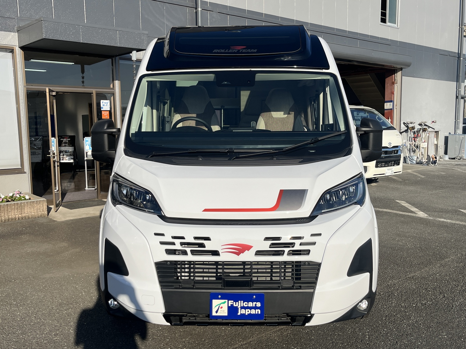 キャンピングカー バンコン ﾃﾞｭｶﾄ ﾛｰﾗｰﾁｰﾑﾘﾋﾞﾝｸﾞｽﾄｰﾝKJ 新車即納