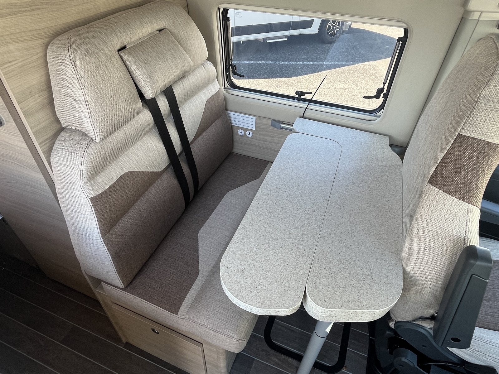 キャンピングカー バンコン ﾃﾞｭｶﾄ ﾛｰﾗｰﾁｰﾑﾘﾋﾞﾝｸﾞｽﾄｰﾝKJ 新車即納