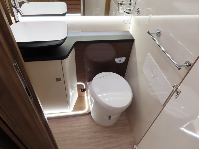 キャンピングカー バスコン ﾃﾞｭｶﾄ　ﾓｰﾋﾞﾙｳﾞｪｯﾀKﾖｯﾄﾃｸﾉﾗｲﾝ86新車