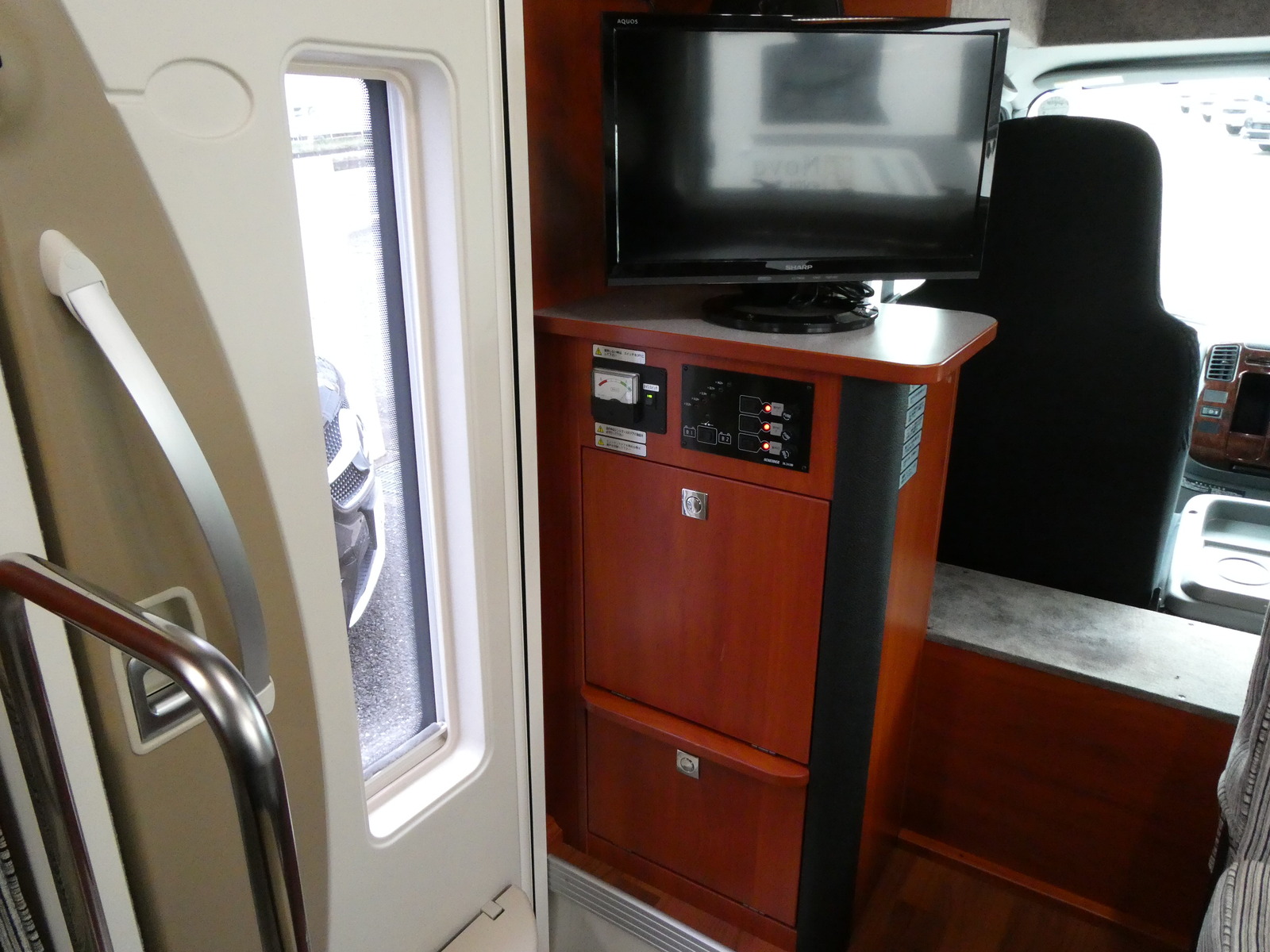 キャンピングカー キャブコン ﾅｯﾂRV ｸﾚｿﾝﾎﾞﾔｰｼﾞｭW　新品家庭用ｴｱｺﾝ