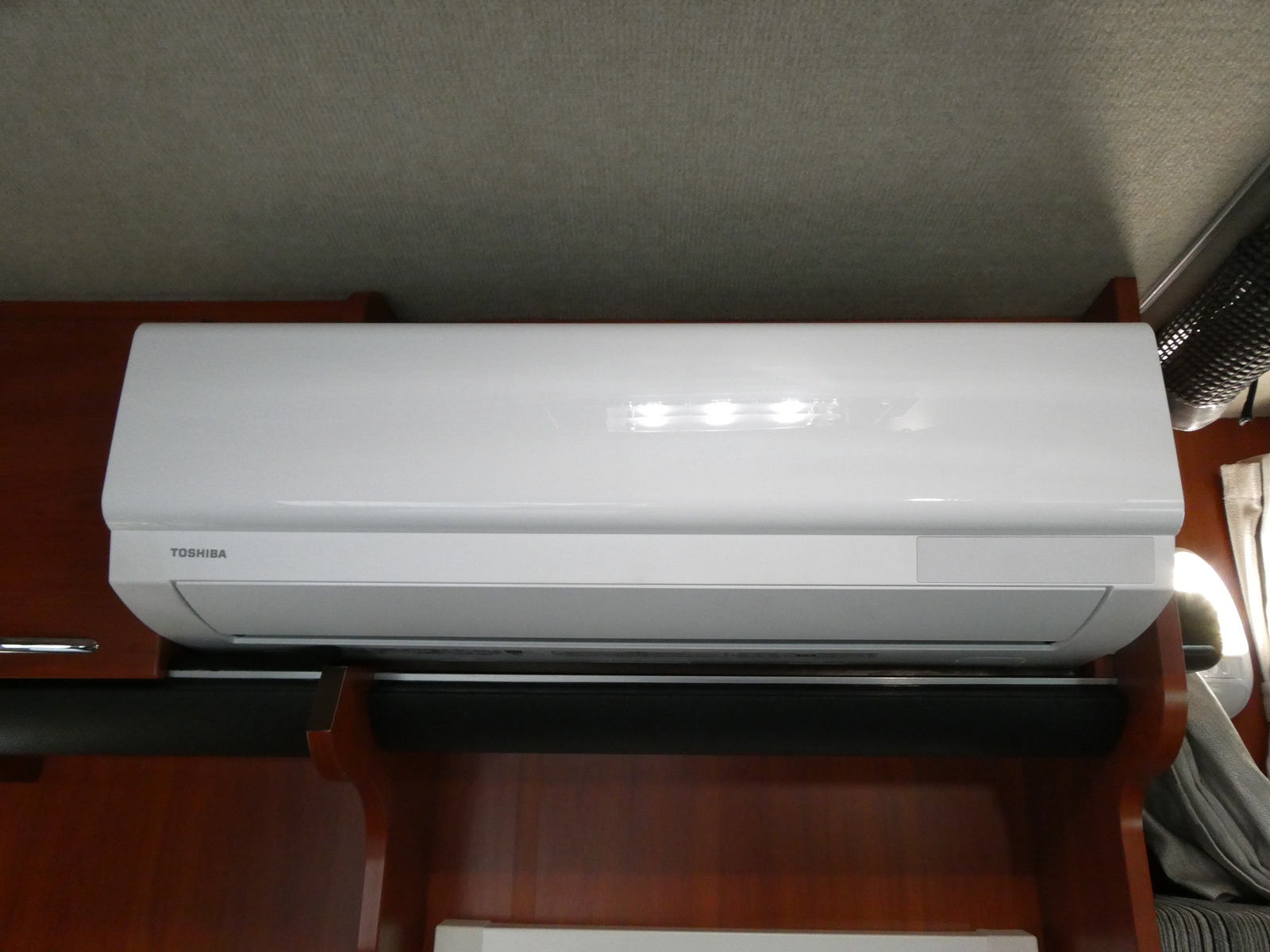 キャンピングカー キャブコン ﾅｯﾂRV ｸﾚｿﾝﾎﾞﾔｰｼﾞｭW　新品家庭用ｴｱｺﾝ