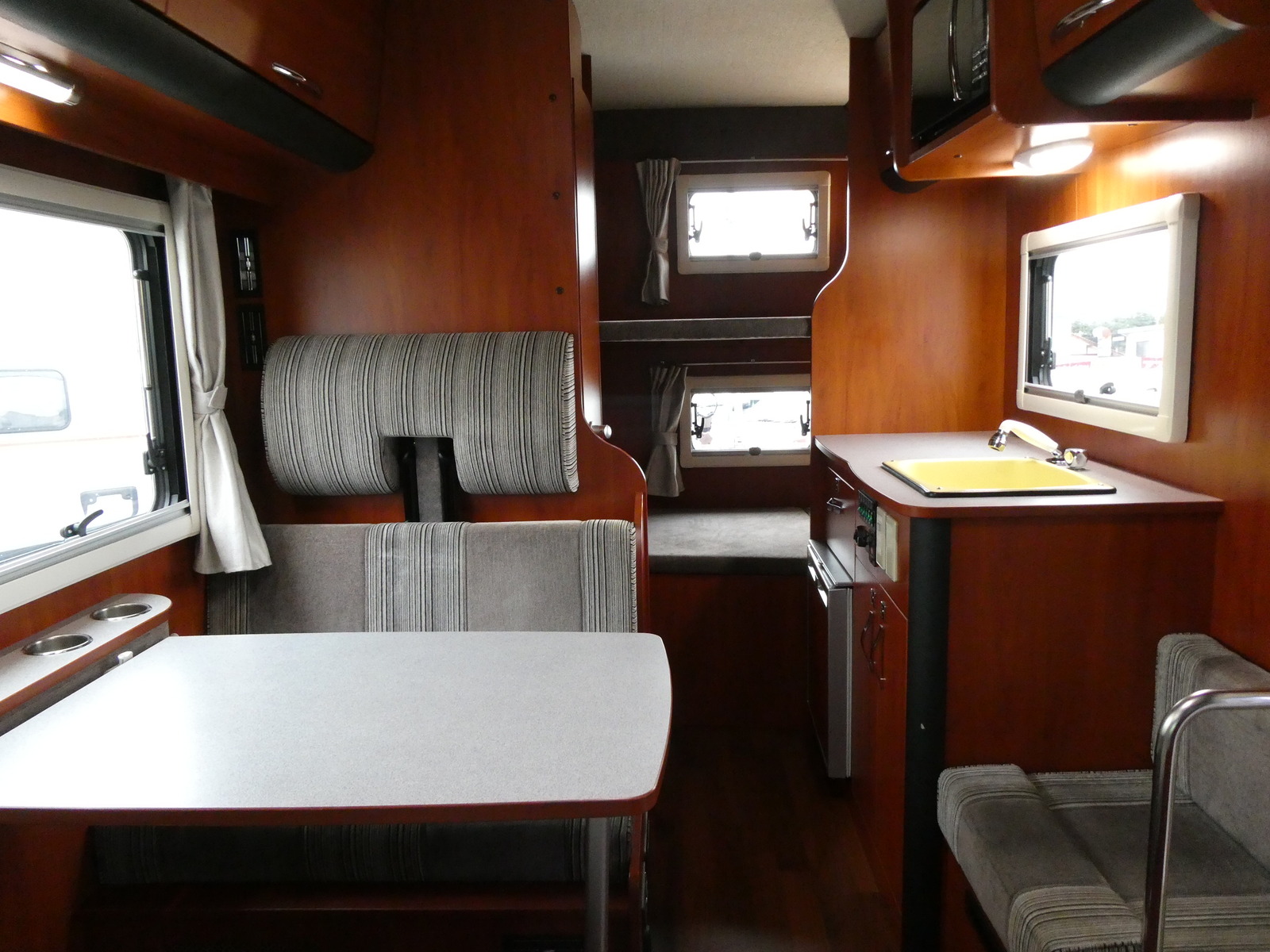 キャンピングカー キャブコン ﾅｯﾂRV ｸﾚｿﾝﾎﾞﾔｰｼﾞｭW　新品家庭用ｴｱｺﾝ