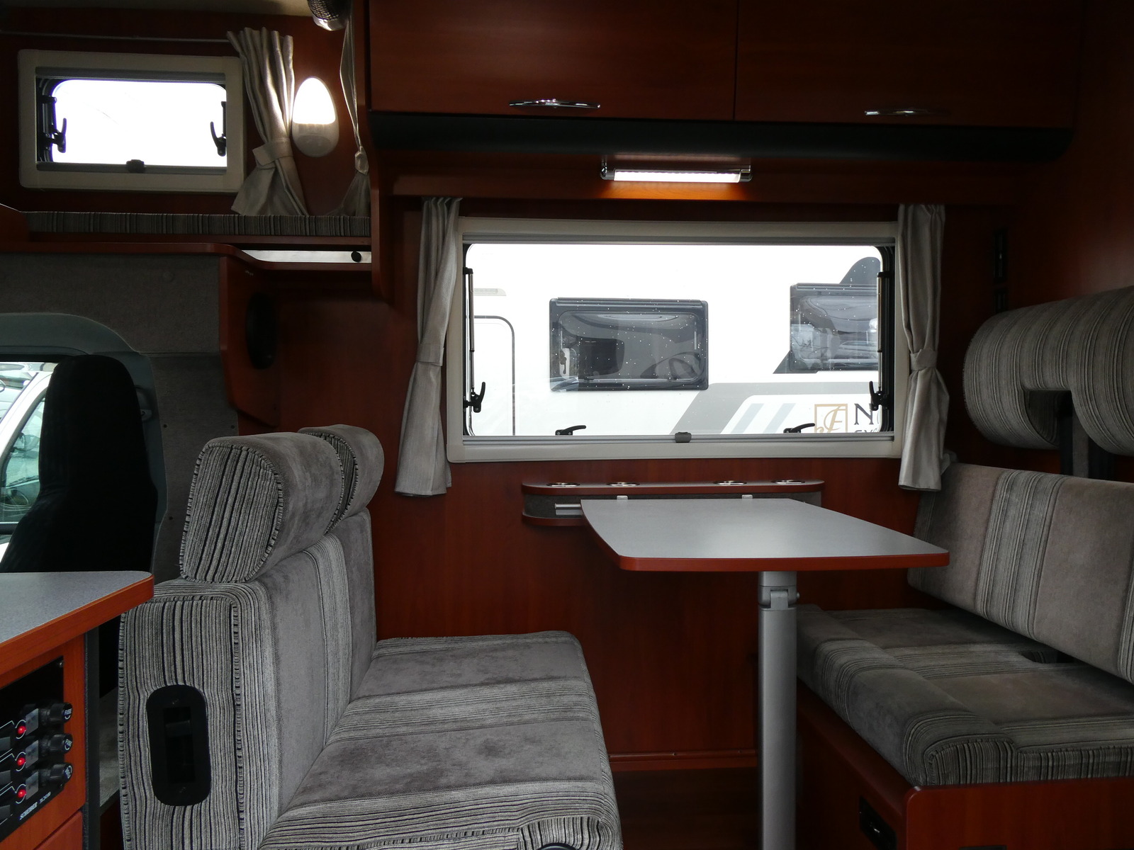 キャンピングカー キャブコン ﾅｯﾂRV ｸﾚｿﾝﾎﾞﾔｰｼﾞｭW　新品家庭用ｴｱｺﾝ