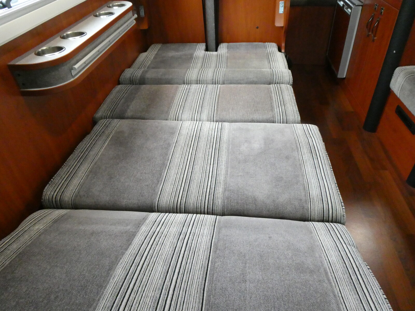 キャンピングカー キャブコン ﾅｯﾂRV ｸﾚｿﾝﾎﾞﾔｰｼﾞｭW　新品家庭用ｴｱｺﾝ