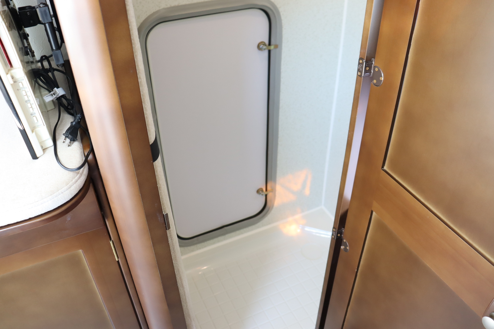 キャンピングカー トレーラー ﾀｺｽ ﾐﾐｰ310　家庭用ｴｱｺﾝ　電動ﾑｰﾊﾞｰ
