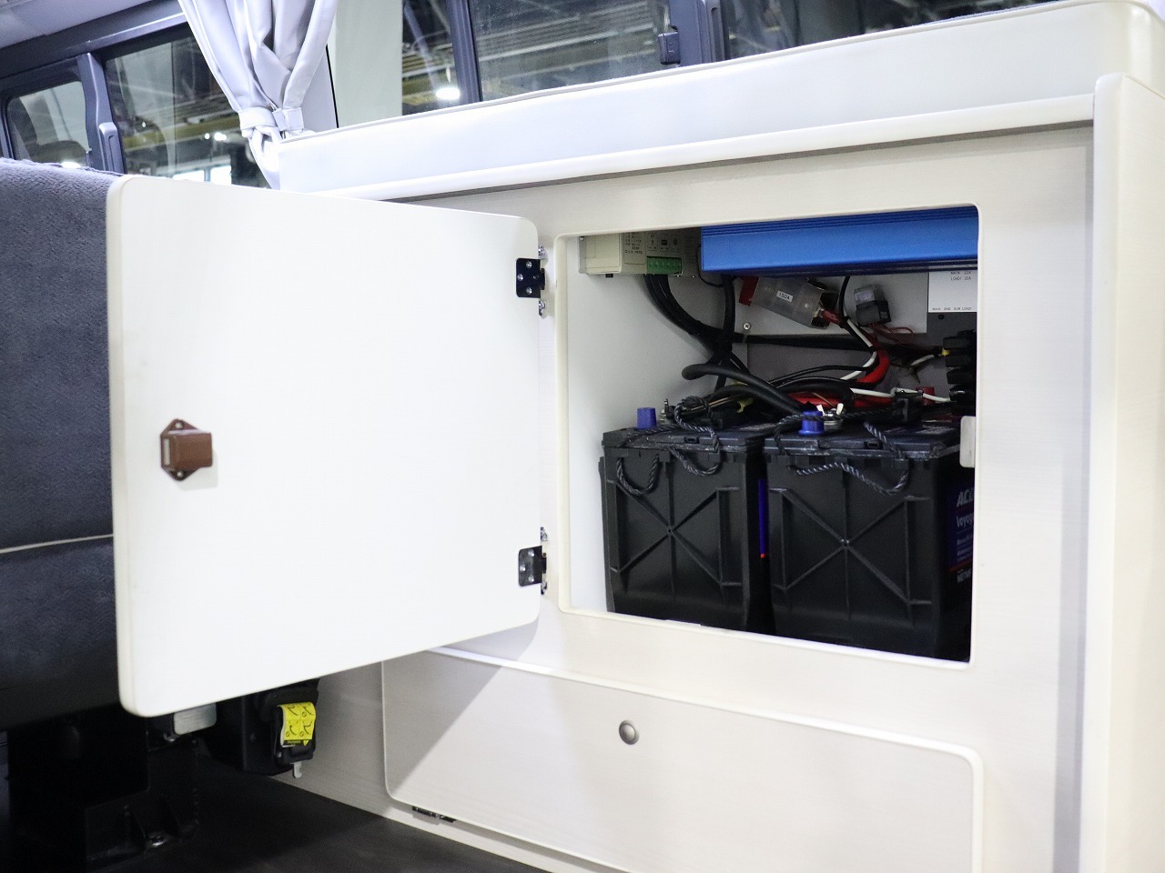 キャンピングカー バンコン ﾊｲｴｰｽ 東和 ﾂｪﾙﾄ 4WD　FFﾋｰﾀｰ