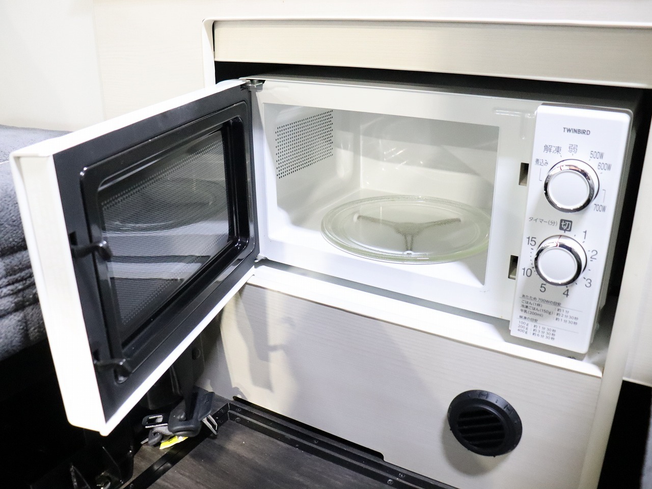 キャンピングカー バンコン ﾊｲｴｰｽ 東和 ﾂｪﾙﾄ 4WD　FFﾋｰﾀｰ