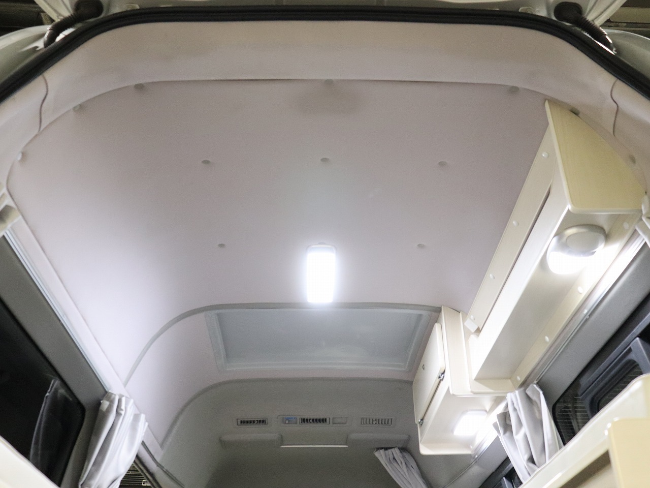 キャンピングカー バンコン ﾊｲｴｰｽ 東和 ﾂｪﾙﾄ 4WD　FFﾋｰﾀｰ