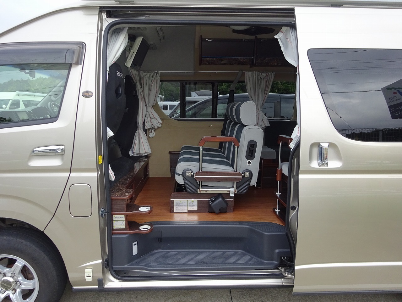 キャンピングカー バンコン ﾊｲｴｰｽ ﾄﾞﾘｰﾑｴｰﾃｨ ｳｫｰｸ 4WD