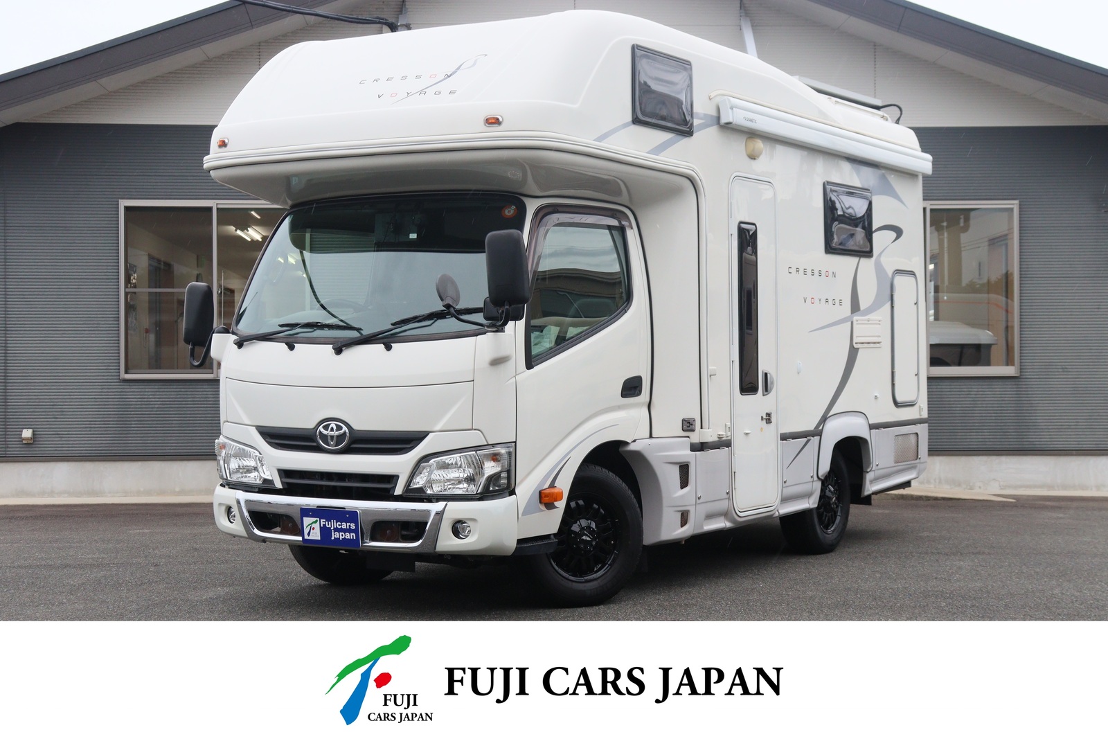 キャンピングカー キャブコン カムロードナッツRV クレソンボヤージュWエボライト