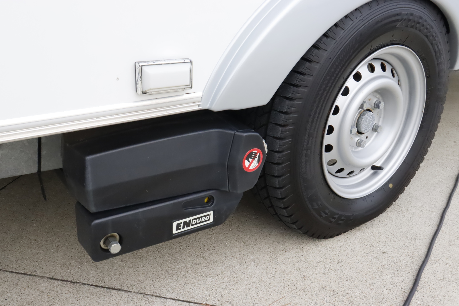 キャンピングカー トレーラー ｴｰｽｷｬﾗﾊﾞﾝ ｴｰｽ510CDL 家庭用ｴｱｺﾝ