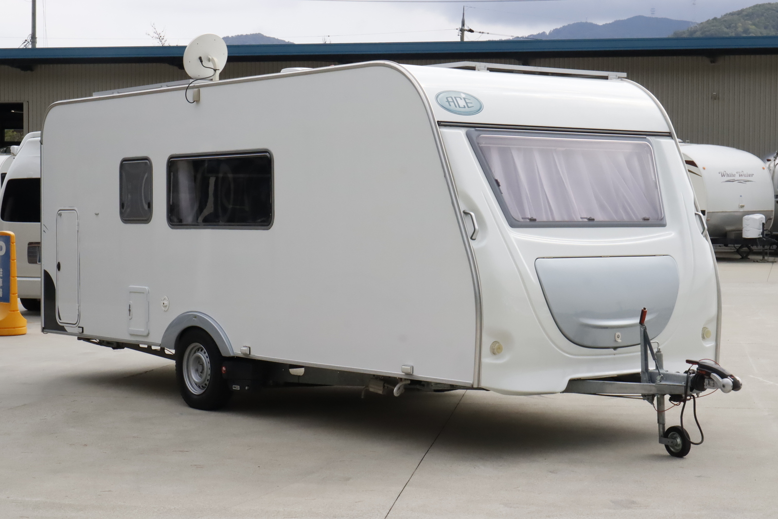 キャンピングカー トレーラー ｴｰｽｷｬﾗﾊﾞﾝ ｴｰｽ510CDL 家庭用ｴｱｺﾝ