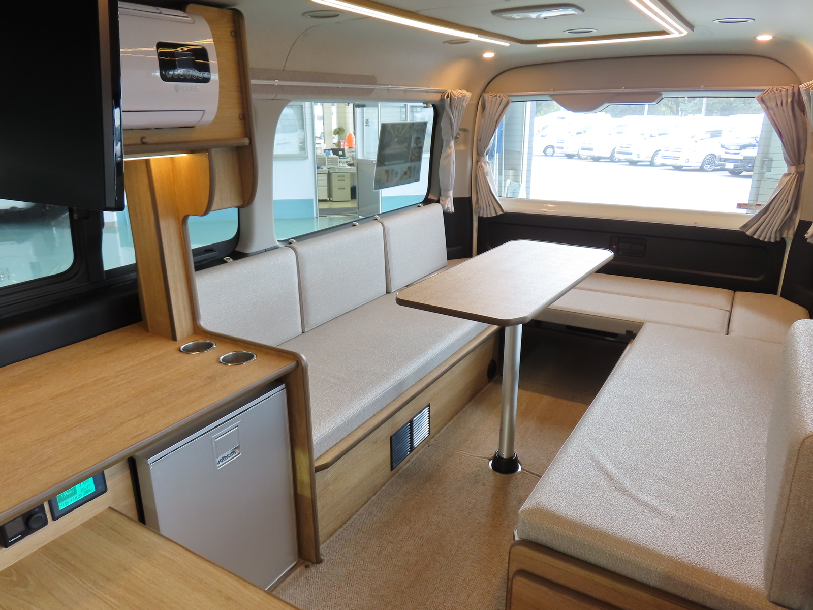 キャンピングカー バンコン ﾊｲｴｰｽ FOCS FIKA 展示車 新規ｵｰﾀﾞｰ受付中