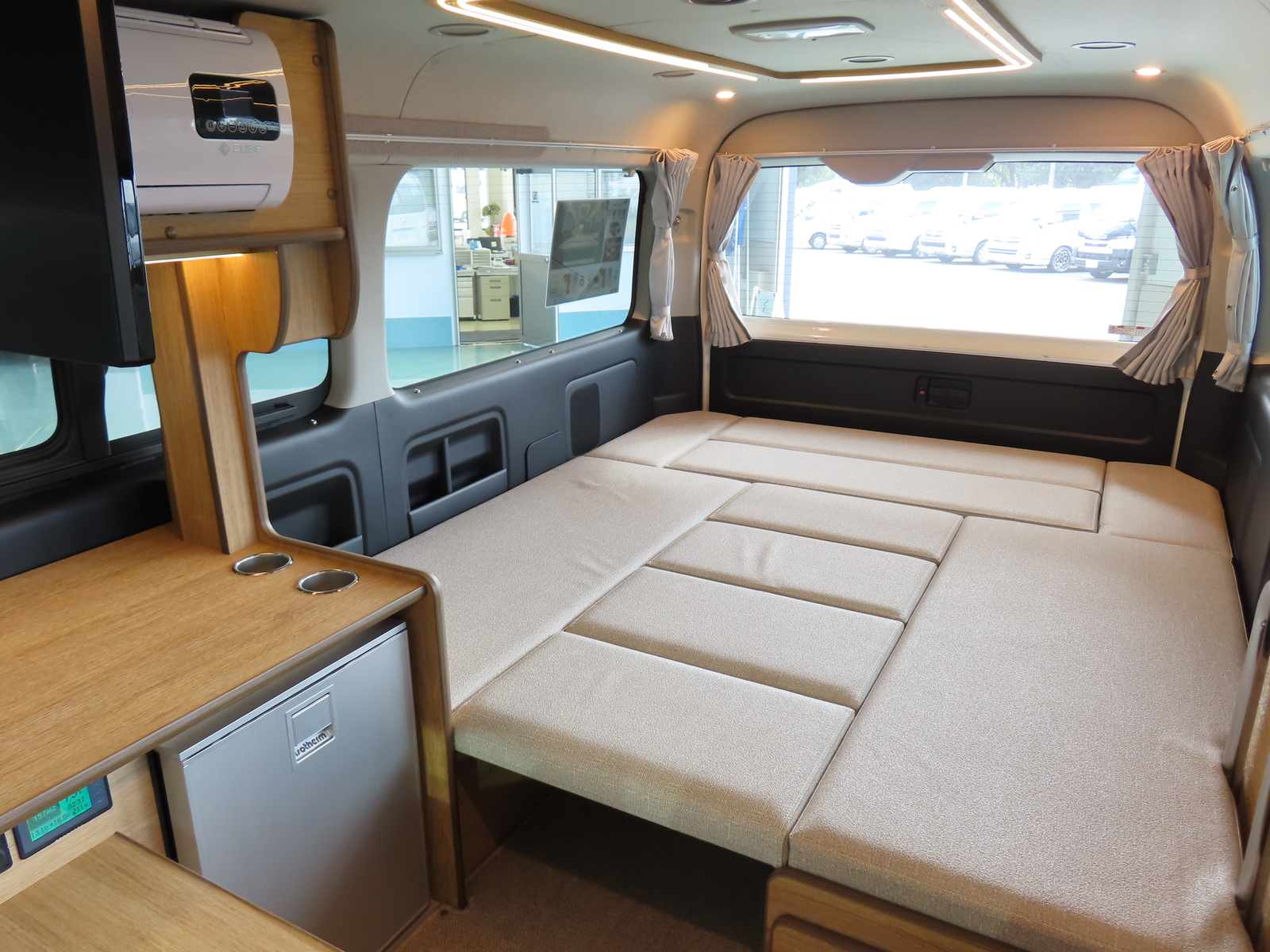 キャンピングカー バンコン ﾊｲｴｰｽ FOCS FIKA 展示車 新規ｵｰﾀﾞｰ受付中