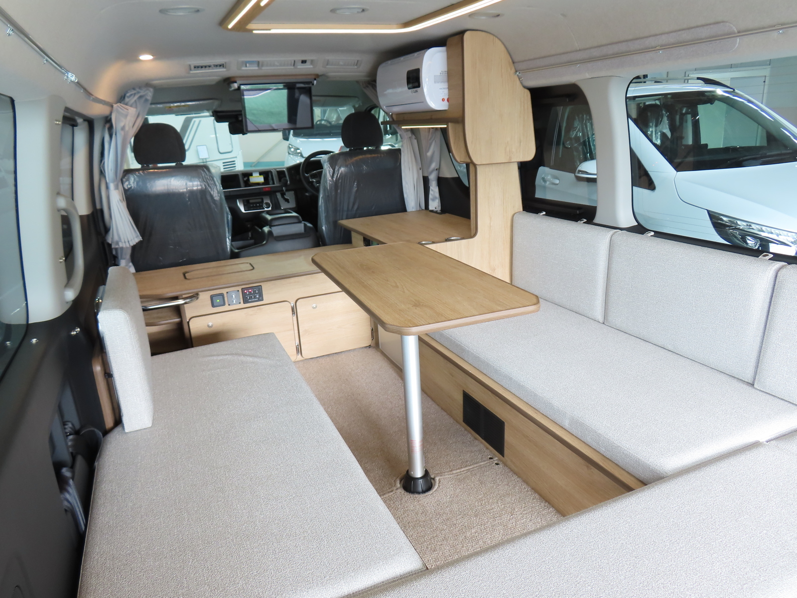 キャンピングカー バンコン ﾊｲｴｰｽ FOCS FIKA 展示車 新規ｵｰﾀﾞｰ受付中