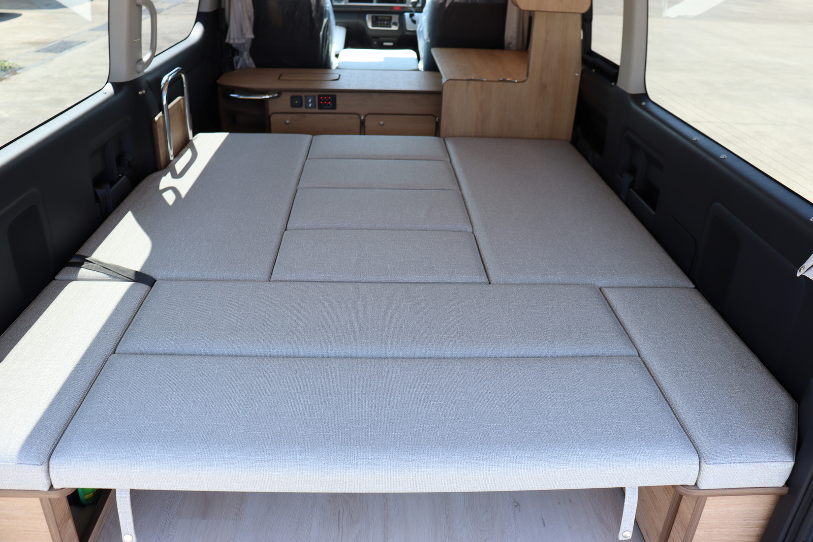 キャンピングカー バンコン ﾊｲｴｰｽ FOCSﾌｨｰｶ　展示車 新規ｵｰﾀﾞｰ受付中