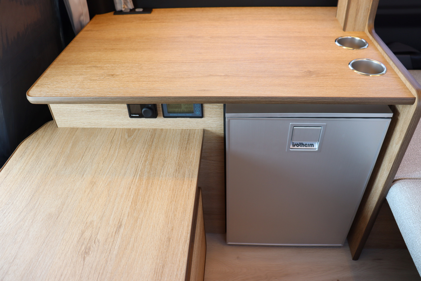 キャンピングカー バンコン ﾊｲｴｰｽ FOCSﾌｨｰｶ　展示車 新規ｵｰﾀﾞｰ受付中
