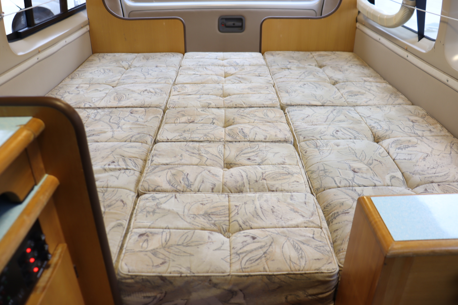 キャンピングカー バンコン ﾊｲｴｰｽ ﾅｯﾂRV ﾍﾟｱ 4WD