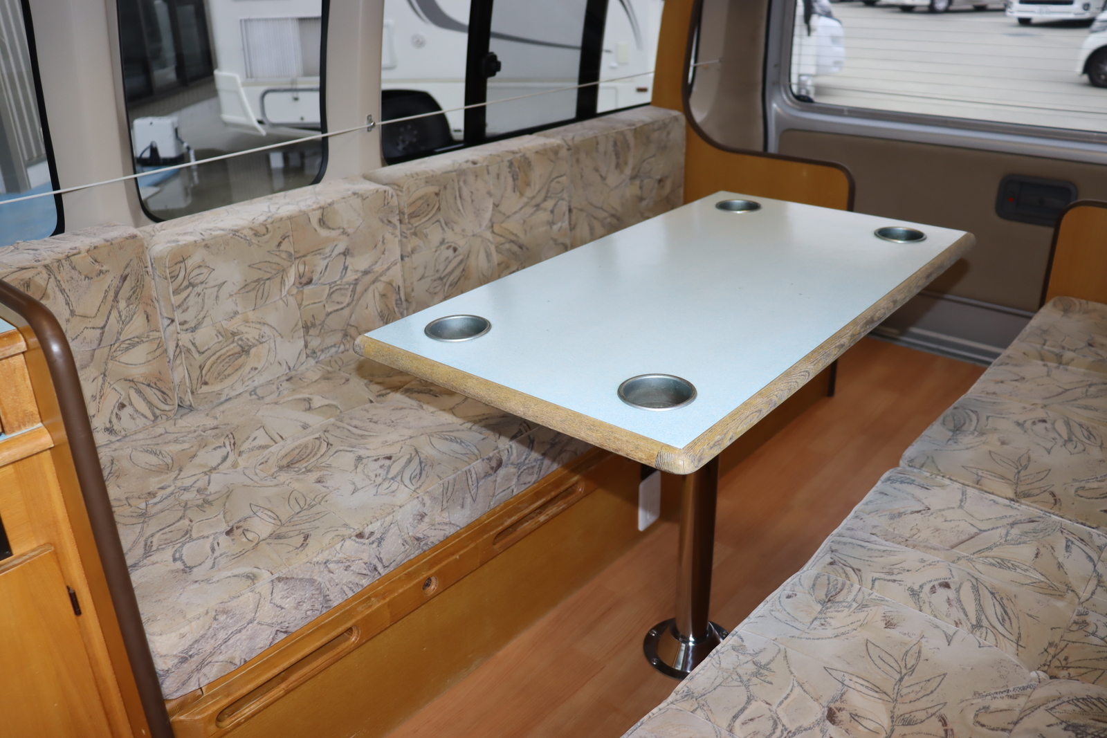 キャンピングカー バンコン ﾊｲｴｰｽ ﾅｯﾂRV ﾍﾟｱ 4WD