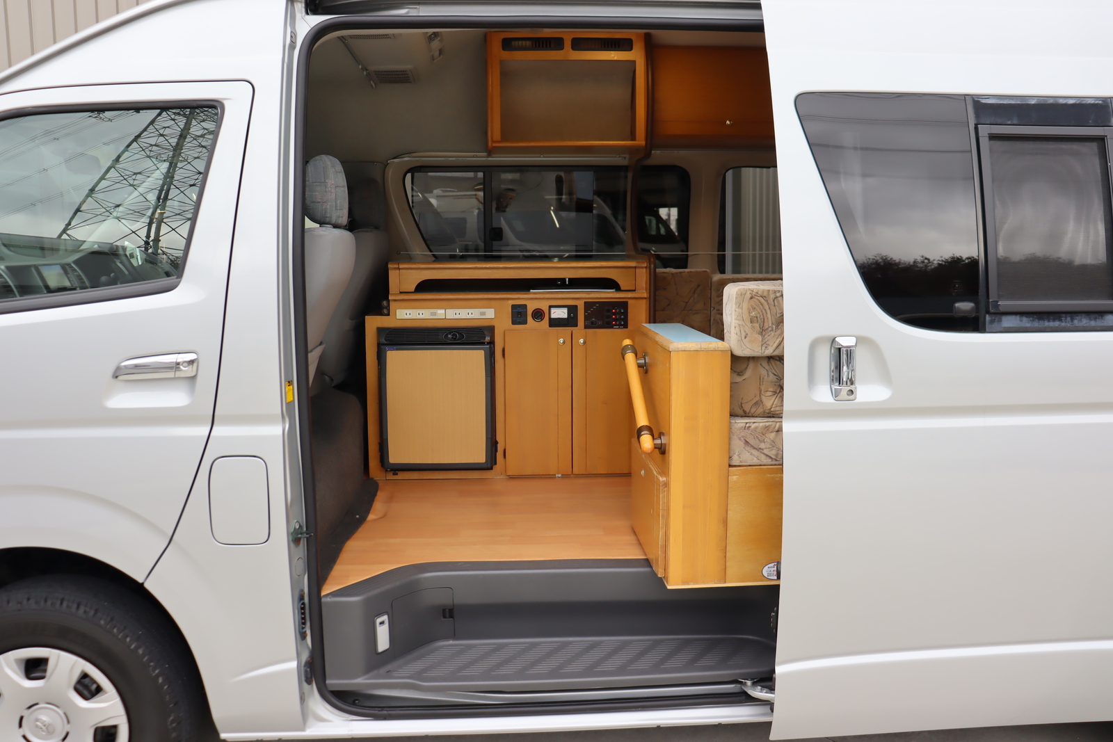 キャンピングカー バンコン ﾊｲｴｰｽ ﾅｯﾂRV ﾍﾟｱ 4WD