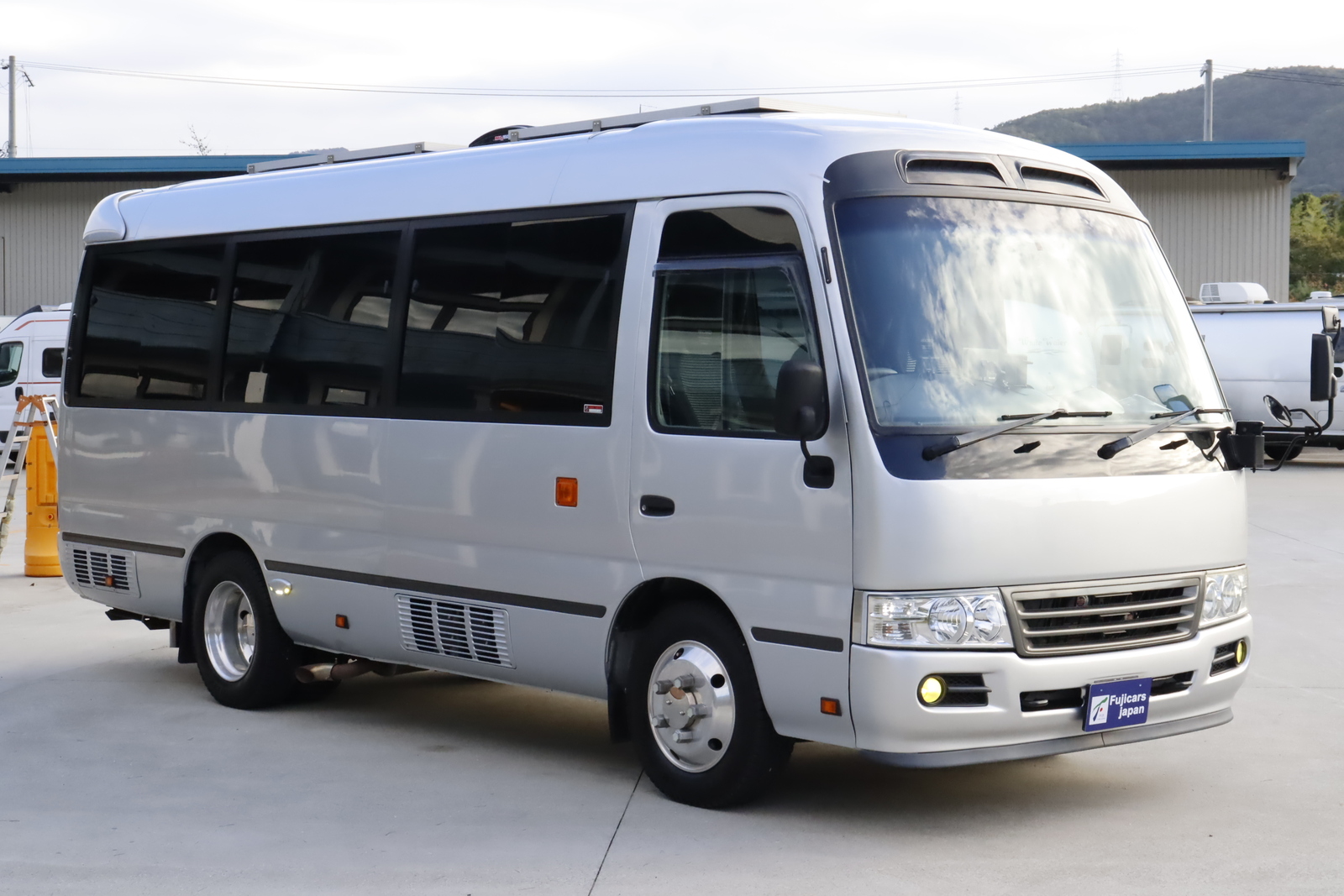 キャンピングカー バスコン ﾘｴｯｾⅡ ﾏﾘﾅRV Lｷｬﾋﾞﾝ