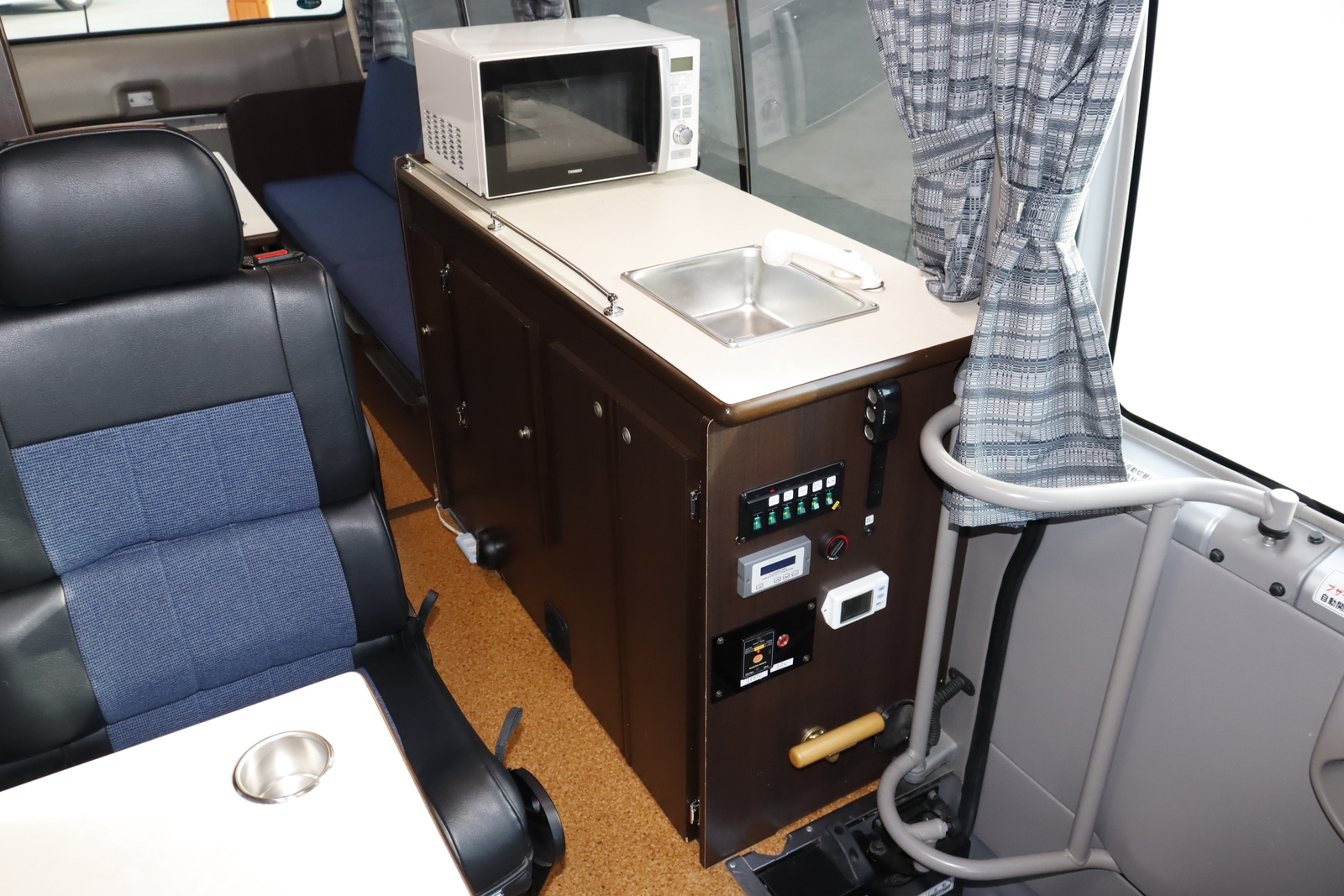 キャンピングカー バスコン ﾘｴｯｾⅡ ﾏﾘﾅRV Lｷｬﾋﾞﾝ