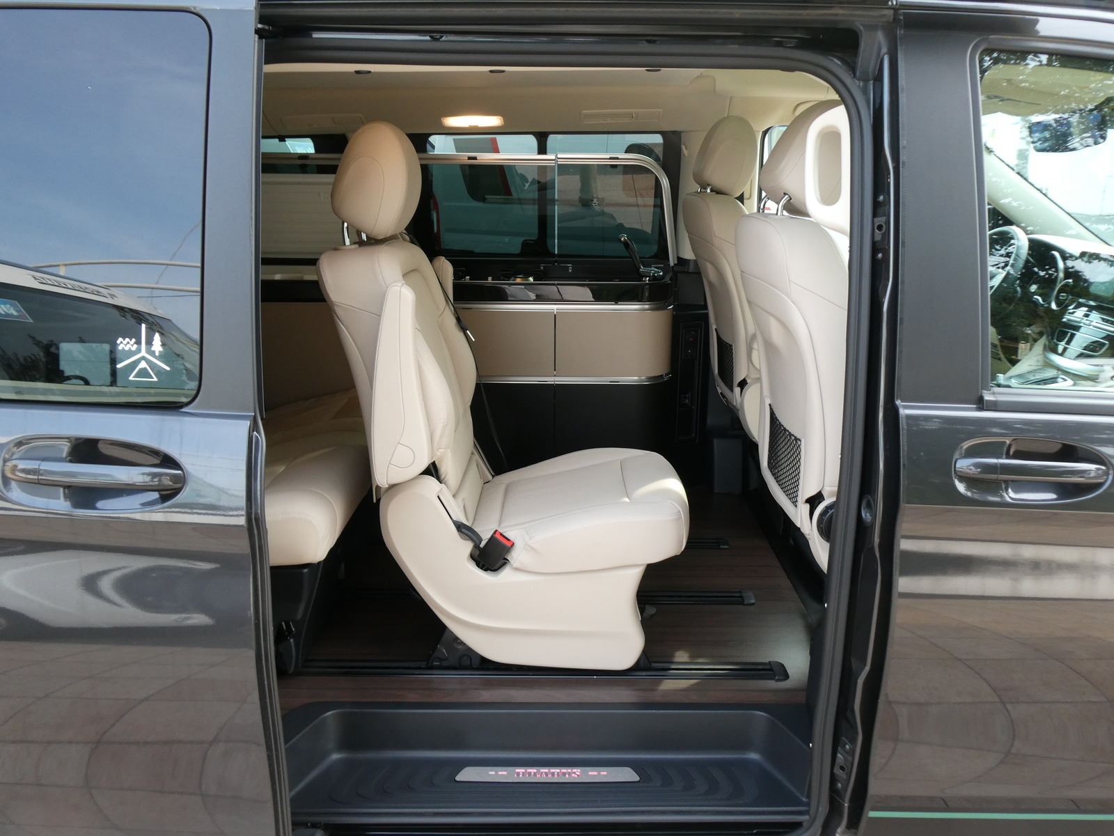 キャンピングカー バンコン V300dﾏﾙｺﾎﾟｰﾛﾌﾞﾗﾊﾞｽD30ｱｰﾄﾍﾞﾝﾁｬｰ