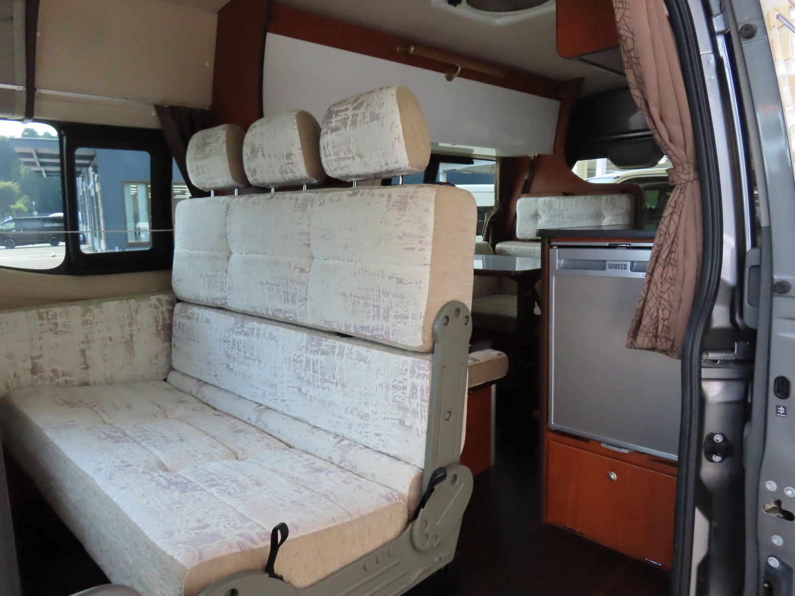 キャンピングカー バンコン NV350ｷｬﾗﾊﾞﾝ ﾛｰﾀｽRV ｲｰﾗｲｽﾞ