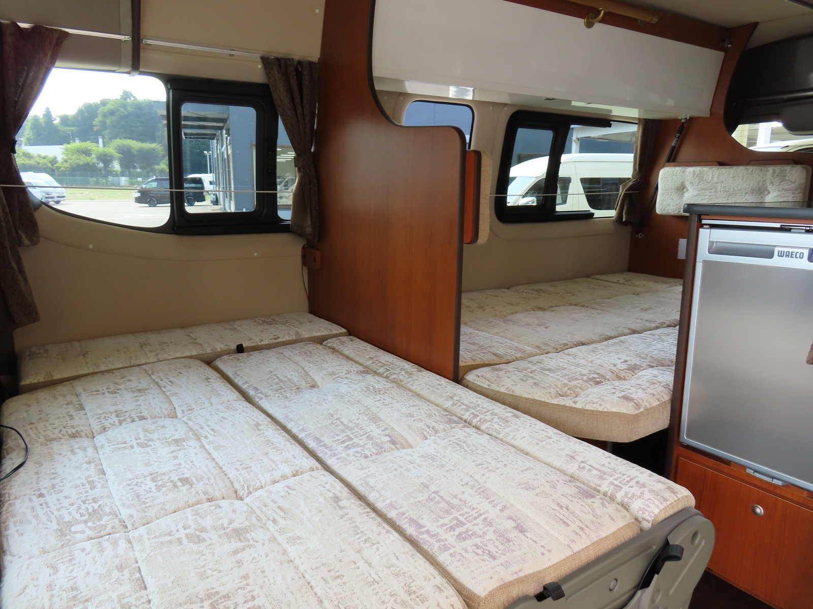 キャンピングカー バンコン NV350ｷｬﾗﾊﾞﾝ ﾛｰﾀｽRV ｲｰﾗｲｽﾞ