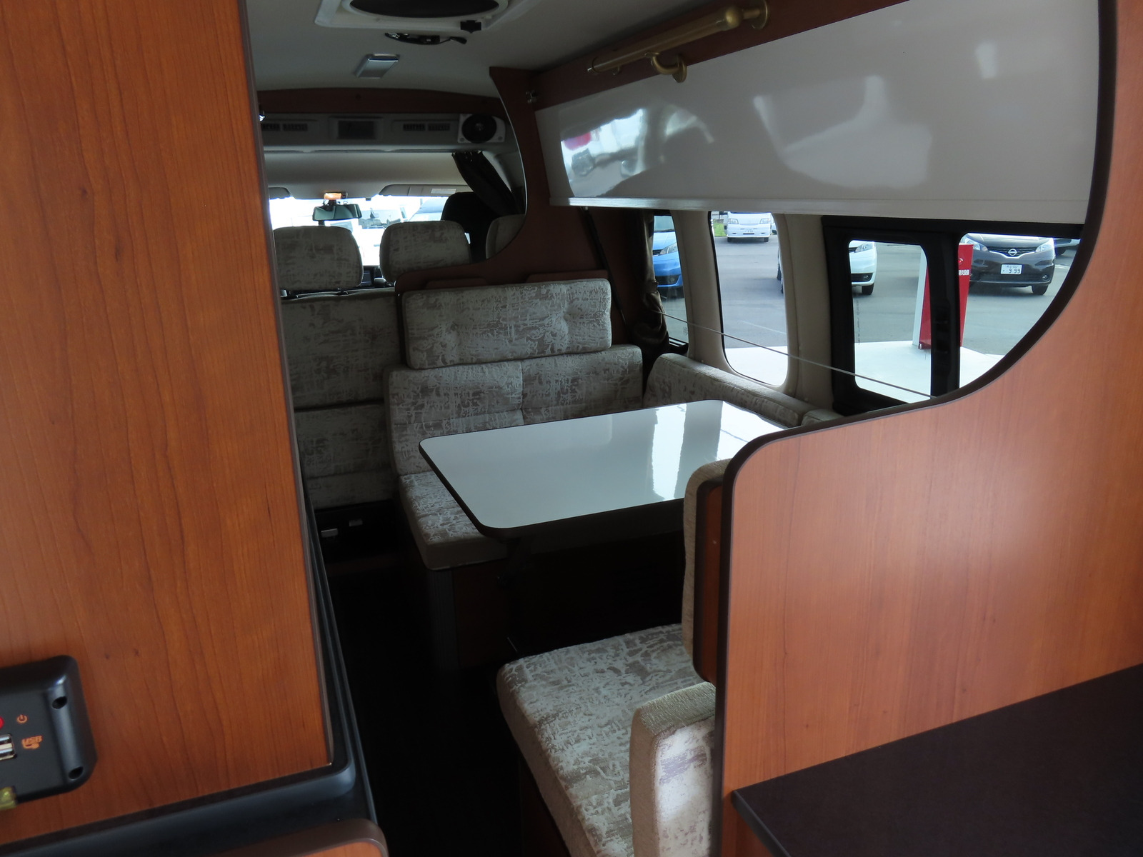 キャンピングカー バンコン NV350ｷｬﾗﾊﾞﾝ ﾛｰﾀｽRV ｲｰﾗｲｽﾞ