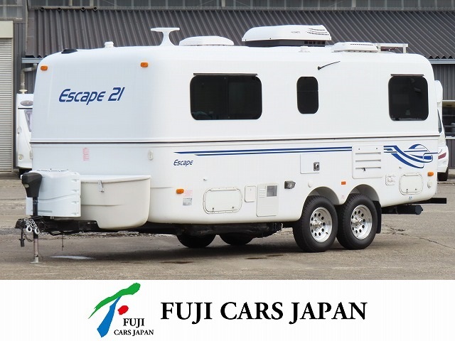 キャンピングカー トレーラー エスケープ21 要牽引免許 2軸 ルーフAC FFヒーター