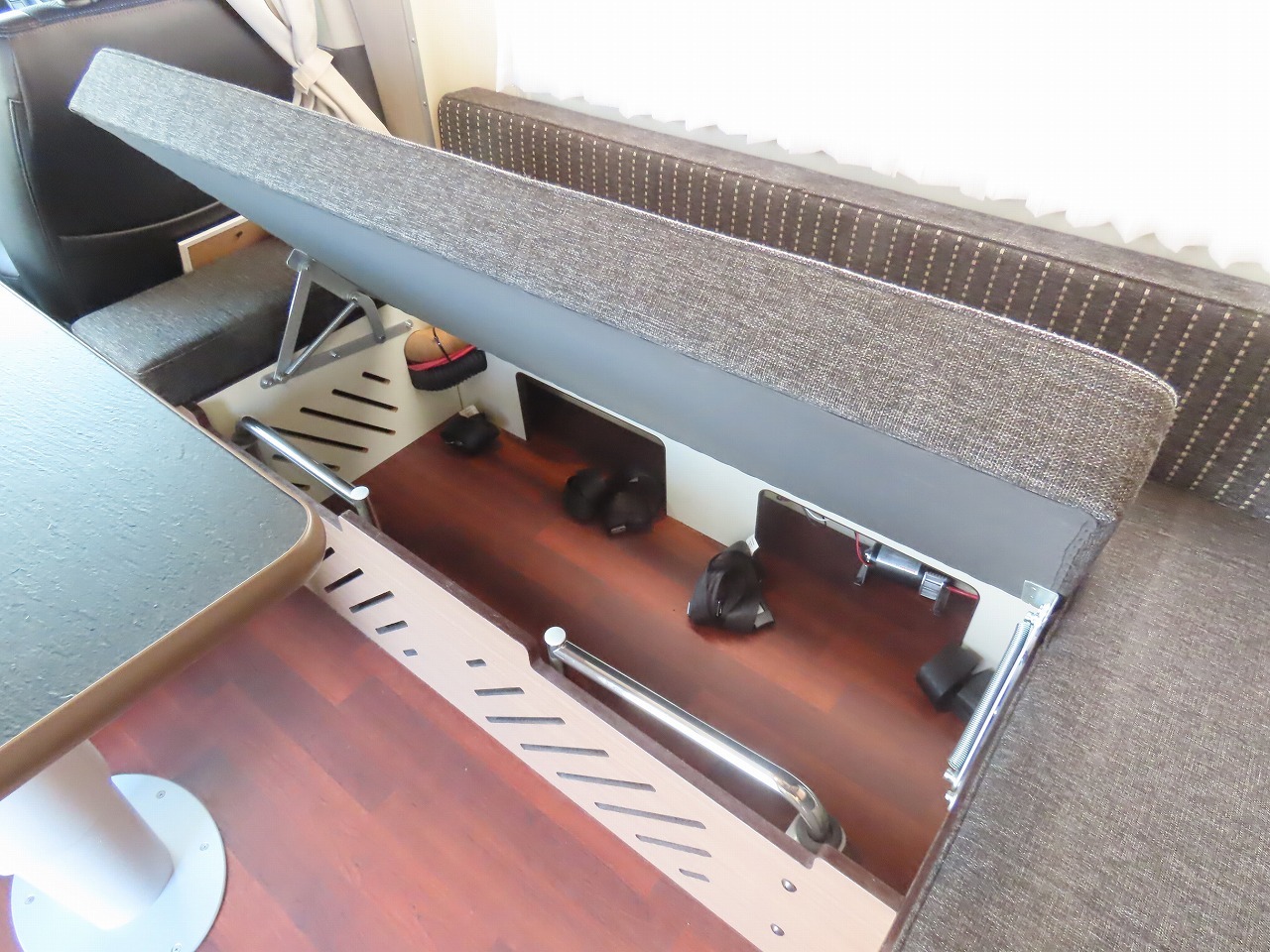 キャンピングカー キャブコン ﾊｲｴｰｽ ｱﾈｯｸｽ ﾘﾊﾞﾃｨNS 家庭用ｴｱｺﾝ4WD