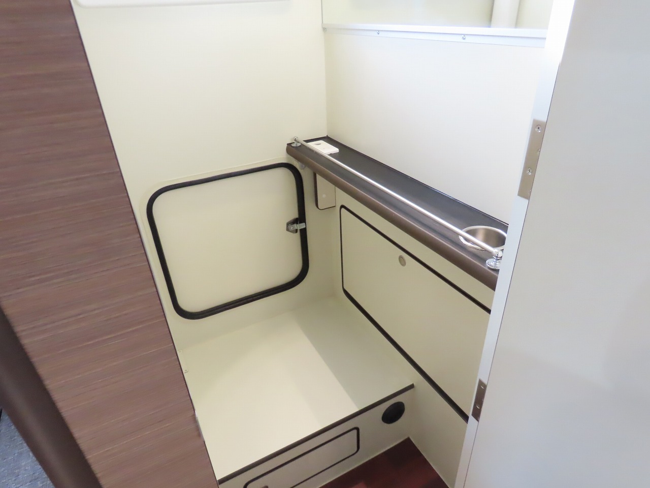 キャンピングカー キャブコン ﾊｲｴｰｽ ｱﾈｯｸｽ ﾘﾊﾞﾃｨNS 家庭用ｴｱｺﾝ4WD