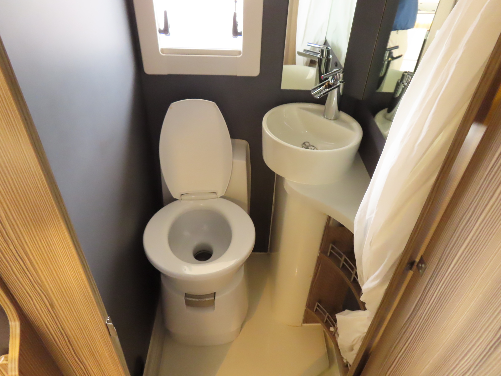 キャンピングカー キャブコン ｶﾑﾛｰﾄﾞ ﾊﾞﾝﾃｯｸ ｼﾞﾙ520 4WD