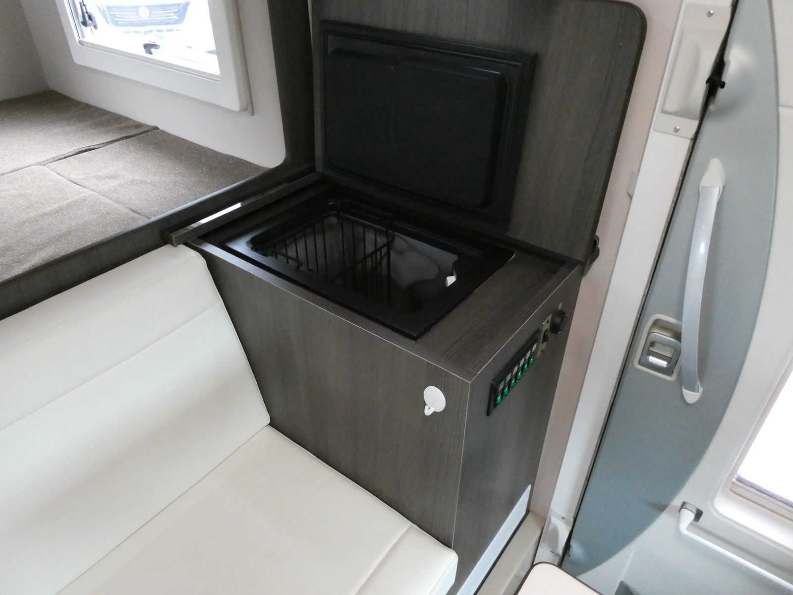 キャンピングカー キャブコン ﾊｲｴｰｽ ｾｷｿｰ ﾄﾑ200L